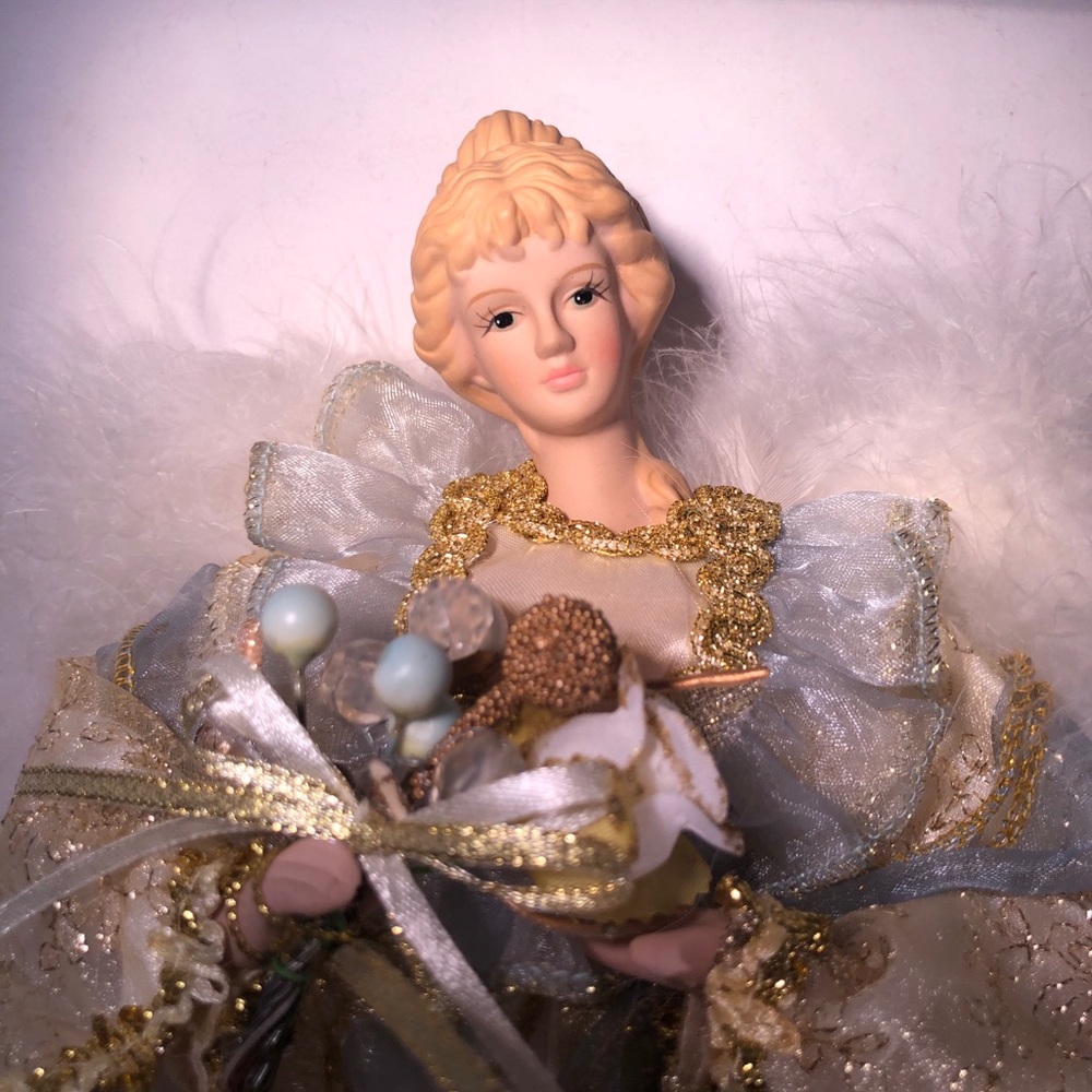 Angel Tree Topper - Picture 2 of 3